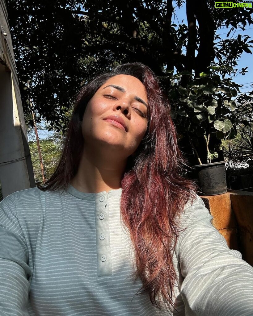 Anasuya Bharadwaj Instagram - Apricity.. the warmth of the Sun in winter ☀️🧣