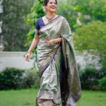 Anasuya Bharadwaj Instagram – I 🐝🍀in me! ☺️

Look,Blouse design & Styled by
@rishi_chowdary 
Saree @sribalajishoppingmall 
Blouse @ithiofficial 
MUA @ram_skintone_makeup 
HSA @telusivakrishna 
Accessories @bcos_its_silver 
PC Team @valmikiramuphotography 
Celebrity Management by @kalyansunkara 
@umediaentartainments