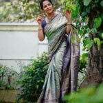Anasuya Bharadwaj Instagram – I 🐝🍀in me! ☺️

Look,Blouse design & Styled by
@rishi_chowdary 
Saree @sribalajishoppingmall 
Blouse @ithiofficial 
MUA @ram_skintone_makeup 
HSA @telusivakrishna 
Accessories @bcos_its_silver 
PC Team @valmikiramuphotography 
Celebrity Management by @kalyansunkara 
@umediaentartainments