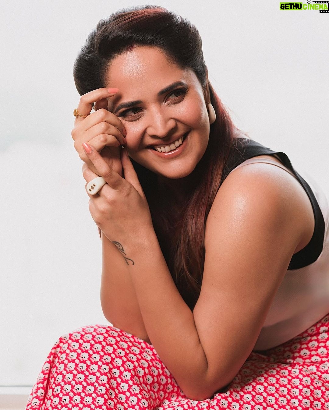 Anasuya Bharadwaj Instagram - Making yourself happy again is the biggest comeback ๐ MUA @makeupbysiva HSA @telusivakrishna Accessories @gap PC Team @valmikiramuphotography Celebrity Management by @kalyansunkara @umediaentartainments Asst by @karthik12340