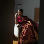 Anasuya Bharadwaj Instagram - She is twice the woman she was last year. And four times the woman she was the year before that. If you think you know her, you don’t. She keeps on evolving and She is unstoppable. 🧿 Ide satyam. Migata evvaremanukunna anta Ju Ju bee 😄🤭 Look,Blouse design & Styled by @rishi_chowdary Blouse @ithiofficial Saree @kanchipurammurugansilks MUA @makeupbysiva HSA @telusivakrishna Accessories @karnikajewelshyd PC @valmikiramuphotography Celebrity Management by @kalyansunkara @umediaentartainments Asst by @karthik12340