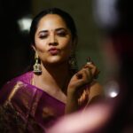 Anasuya Bharadwaj Instagram - సొగసు చూడ తరమా 🌹 Look,Blouse design & Styled by @rishi_chowdary Saree @brkbommanarajkumar Blouse @ithiofficial MUA @makeupbysiva HSA @telusivakrishna Jewellery @ithijewels Celebrity Management by @kalyansunkara @umediaentartainments Asst by @karthik12340
