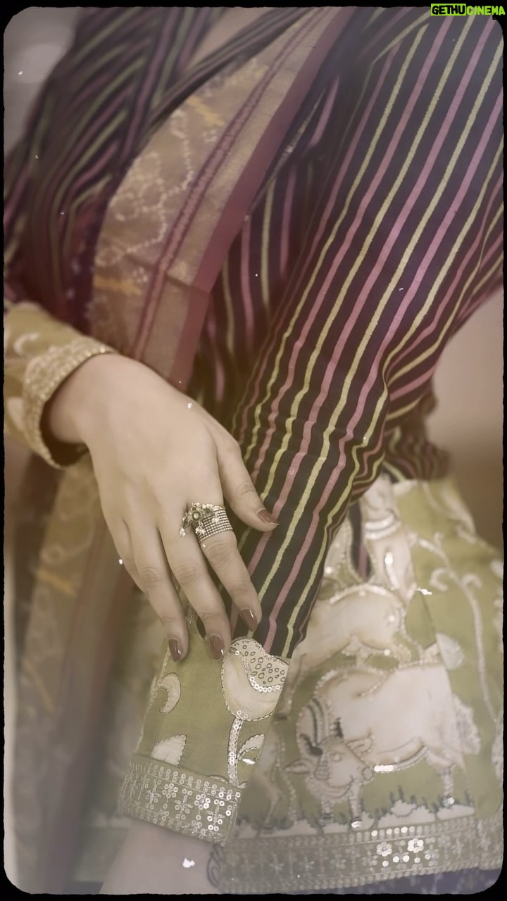 Anasuya Bharadwaj Instagram - ๐ฆโจ Blouse design & Styled by @rishi_chowdary ๐ Saree by @cmrshoppingmall ๐ซถ๐ป Blouse @ithiofficial ๐ซฐ๐ป MUA @makeupbysiva ๐ HSA @telusivakrishna ๐ชฎ Jewellery @sheetalzaveribyvithaldas โจ VC: @kasitammisetty ๐ฅ Edits: @srinivaschegonda ๐งโโ๏ธ Celebrity Management by @kalyansunkara ๐๐ปโโ๏ธ @umediaentartainments