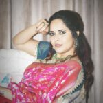 Anasuya Bharadwaj Instagram - I am a Wonder Woman.. I wonder where I kept my phone.. I wonder how I put up with so much sh**.. I wonder if people know how lucky they are to have me 😉.. I wonder why there’s so much hatred with such less known.. I wonder if I am still hungry after a 5 course meal.. I wonder why I wonder 🧐💭.. Blouse & Styling @rishi_chowdary 😚 Saree & Jewellery @southindiashopping 🫶🏻