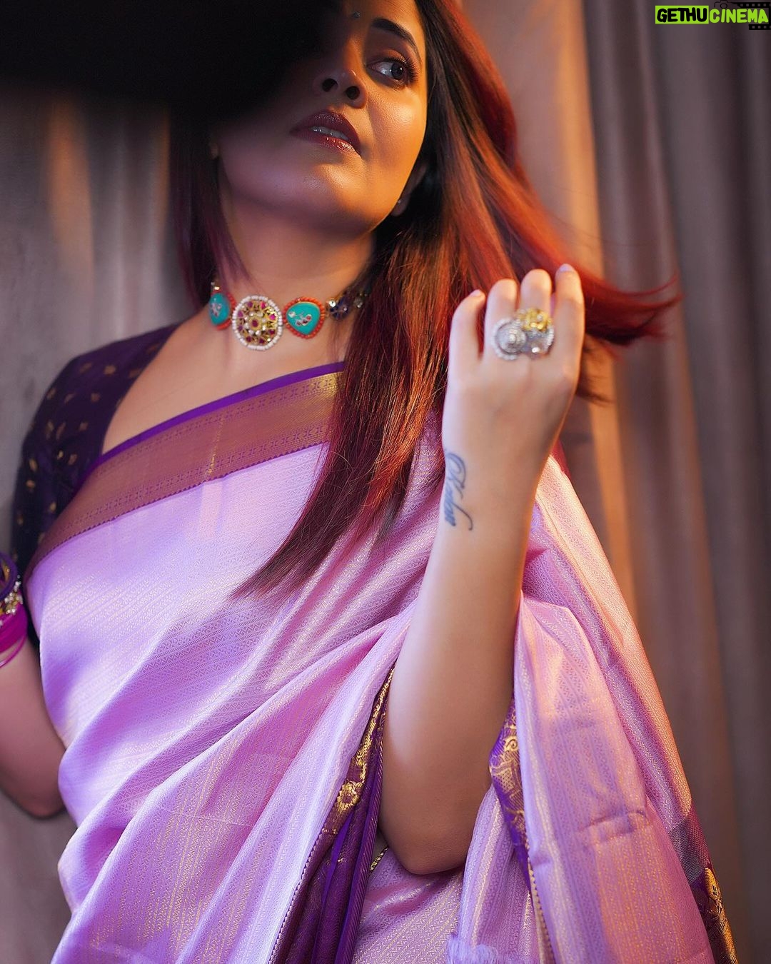 Anasuya Bharadwaj Instagram - “Perfection is overrated.. boring.. it’s the imperfections.. the vulnerabilities, the weaknesses, the human elements.. that make us who we are.. that make us real, beautiful.. necessary.” - Guy Harrison. @makeupbysiva 🤎 @telusivakrishna ❤️ @gvmall_tadepalligudem 🩷 @neelias_official 🩵 @valmikiramuphotography ✨
