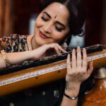 Anasuya Bharadwaj Instagram - నీవు లేక వీణా పలుకలేనన్నది నీవు రాక రాధా నిలువలేనన్నది 🪕🎶🎵