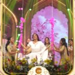Anasuya Bharadwaj Instagram - Mana Anasuya Chesina Dance performance😍😍 chudadaniki meru Entha excited ga unnaro comments lo cheppandi👇👇 2 Days To Go 🔥🔥 Watch The Biggest Telugu Television Awards of the year #ZeeTeluguKutumbamAwards2023 On This Sunday at 6 PM on #ZeeTelugu #CelebratingWomanHood #Pink #ZeeTeluguMahaEvent #ZTKA2023 #Kutumbam2023 #ZeeTeluguKutumbamAwards #ZeeOnTheGoReels #ZeeTeluguKutumbamAwards2023Rehearsals @itsme_anasuya