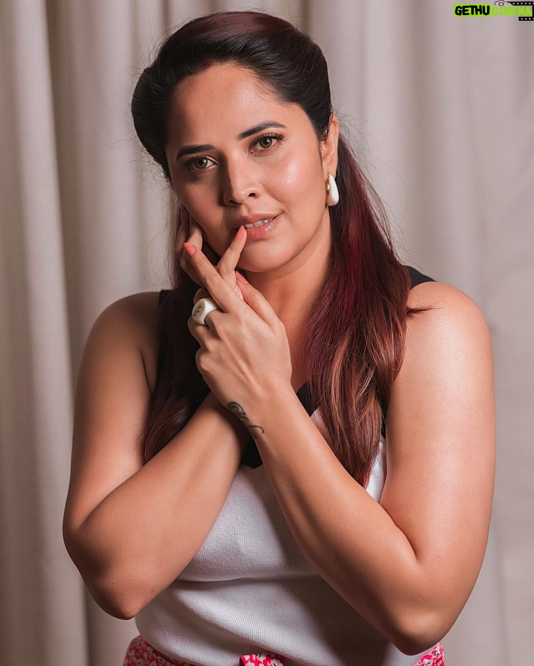 Anasuya Bharadwaj Instagram - Making yourself happy again is the biggest comeback ๐ MUA @makeupbysiva HSA @telusivakrishna Accessories @gap PC Team @valmikiramuphotography Celebrity Management by @kalyansunkara @umediaentartainments Asst by @karthik12340