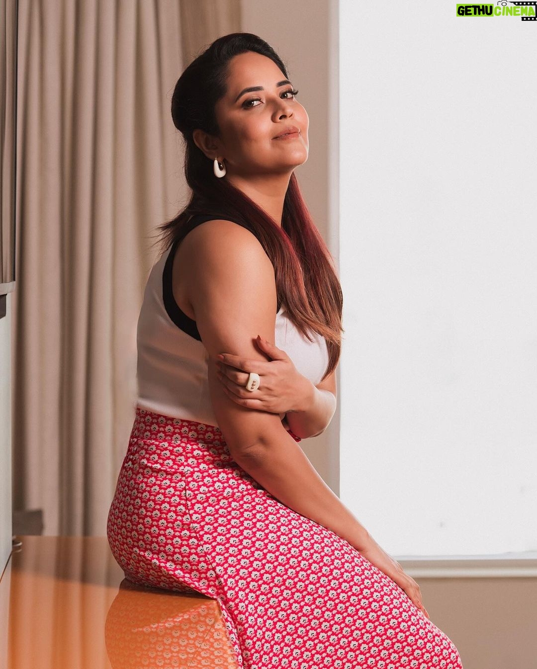 Anasuya Bharadwaj Instagram - Making yourself happy again is the biggest comeback ๐ MUA @makeupbysiva HSA @telusivakrishna Accessories @gap PC Team @valmikiramuphotography Celebrity Management by @kalyansunkara @umediaentartainments Asst by @karthik12340