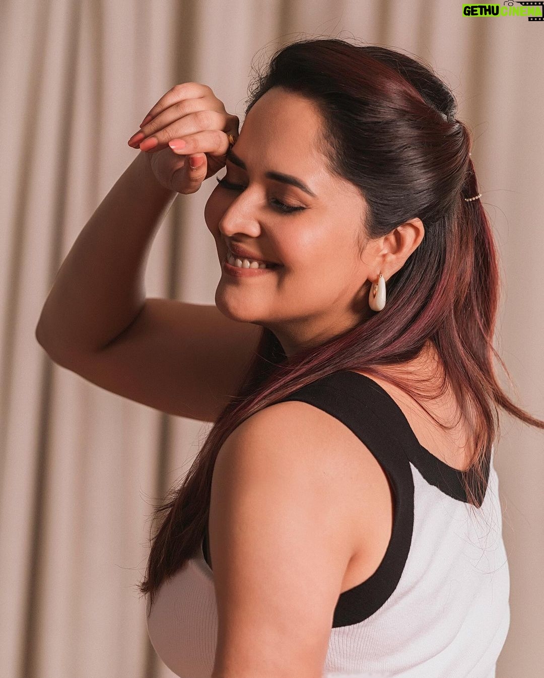 Anasuya Bharadwaj Instagram - Making yourself happy again is the biggest comeback ๐ MUA @makeupbysiva HSA @telusivakrishna Accessories @gap PC Team @valmikiramuphotography Celebrity Management by @kalyansunkara @umediaentartainments Asst by @karthik12340