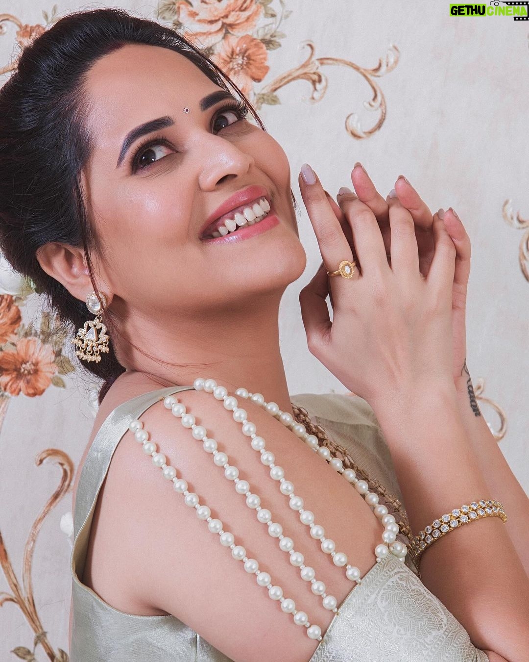 Anasuya Bharadwaj Instagram - Other people liking you is a bonus You liking you is the real prize. Be a winner at that. π Look,Blouse design & Styled by @rishi_chowdary Blouse @ithiofficial MUA @makeupbysiva HSA @telusivakrishna Accessories @neelias_official PC @valmikiramuphotography Celebrity Management by @kalyansunkara @umediaentartainments Asst by @karthik12340