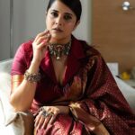 Anasuya Bharadwaj Instagram - She is twice the woman she was last year. And four times the woman she was the year before that. If you think you know her, you don’t. She keeps on evolving and She is unstoppable. 🧿 Ide satyam. Migata evvaremanukunna anta Ju Ju bee 😄🤭 Look,Blouse design & Styled by @rishi_chowdary Blouse @ithiofficial Saree @kanchipurammurugansilks MUA @makeupbysiva HSA @telusivakrishna Accessories @karnikajewelshyd PC @valmikiramuphotography Celebrity Management by @kalyansunkara @umediaentartainments Asst by @karthik12340
