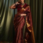 Anasuya Bharadwaj Instagram - She is twice the woman she was last year. And four times the woman she was the year before that. If you think you know her, you don’t. She keeps on evolving and She is unstoppable. 🧿 Ide satyam. Migata evvaremanukunna anta Ju Ju bee 😄🤭 Look,Blouse design & Styled by @rishi_chowdary Blouse @ithiofficial Saree @kanchipurammurugansilks MUA @makeupbysiva HSA @telusivakrishna Accessories @karnikajewelshyd PC @valmikiramuphotography Celebrity Management by @kalyansunkara @umediaentartainments Asst by @karthik12340