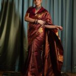 Anasuya Bharadwaj Instagram - She is twice the woman she was last year. And four times the woman she was the year before that. If you think you know her, you don’t. She keeps on evolving and She is unstoppable. 🧿 Ide satyam. Migata evvaremanukunna anta Ju Ju bee 😄🤭 Look,Blouse design & Styled by @rishi_chowdary Blouse @ithiofficial Saree @kanchipurammurugansilks MUA @makeupbysiva HSA @telusivakrishna Accessories @karnikajewelshyd PC @valmikiramuphotography Celebrity Management by @kalyansunkara @umediaentartainments Asst by @karthik12340