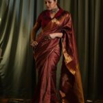 Anasuya Bharadwaj Instagram - She is twice the woman she was last year. And four times the woman she was the year before that. If you think you know her, you don’t. She keeps on evolving and She is unstoppable. 🧿 Ide satyam. Migata evvaremanukunna anta Ju Ju bee 😄🤭 Look,Blouse design & Styled by @rishi_chowdary Blouse @ithiofficial Saree @kanchipurammurugansilks MUA @makeupbysiva HSA @telusivakrishna Accessories @karnikajewelshyd PC @valmikiramuphotography Celebrity Management by @kalyansunkara @umediaentartainments Asst by @karthik12340