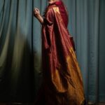 Anasuya Bharadwaj Instagram - She is twice the woman she was last year. And four times the woman she was the year before that. If you think you know her, you don’t. She keeps on evolving and She is unstoppable. 🧿 Ide satyam. Migata evvaremanukunna anta Ju Ju bee 😄🤭 Look,Blouse design & Styled by @rishi_chowdary Blouse @ithiofficial Saree @kanchipurammurugansilks MUA @makeupbysiva HSA @telusivakrishna Accessories @karnikajewelshyd PC @valmikiramuphotography Celebrity Management by @kalyansunkara @umediaentartainments Asst by @karthik12340
