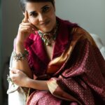 Anasuya Bharadwaj Instagram - She is twice the woman she was last year. And four times the woman she was the year before that. If you think you know her, you don’t. She keeps on evolving and She is unstoppable. 🧿 Ide satyam. Migata evvaremanukunna anta Ju Ju bee 😄🤭 Look,Blouse design & Styled by @rishi_chowdary Blouse @ithiofficial Saree @kanchipurammurugansilks MUA @makeupbysiva HSA @telusivakrishna Accessories @karnikajewelshyd PC @valmikiramuphotography Celebrity Management by @kalyansunkara @umediaentartainments Asst by @karthik12340