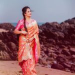 Anasuya Bharadwaj Instagram - Sky above, sand below,sea behind, peace within 🌊🧡🩷 Look,Blouse design & Styled by @rishi_chowdary Blouse @ithiofficial MUA @makeupbysiva HSA @telusivakrishna Accessories @shopriyaaofficial VC @mark_my_click Celebrity Management by @kalyansunkara @umediaentartainments Asst by @karthik12340