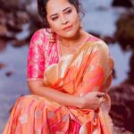 Anasuya Bharadwaj Instagram - Sky above, sand below,sea behind, peace within 🌊🧡🩷 Look,Blouse design & Styled by @rishi_chowdary Blouse @ithiofficial MUA @makeupbysiva HSA @telusivakrishna Accessories @shopriyaaofficial VC @mark_my_click Celebrity Management by @kalyansunkara @umediaentartainments Asst by @karthik12340