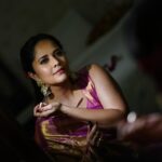 Anasuya Bharadwaj Instagram - సొగసు చూడ తరమా 🌹 Look,Blouse design & Styled by @rishi_chowdary Saree @brkbommanarajkumar Blouse @ithiofficial MUA @makeupbysiva HSA @telusivakrishna Jewellery @ithijewels Celebrity Management by @kalyansunkara @umediaentartainments Asst by @karthik12340