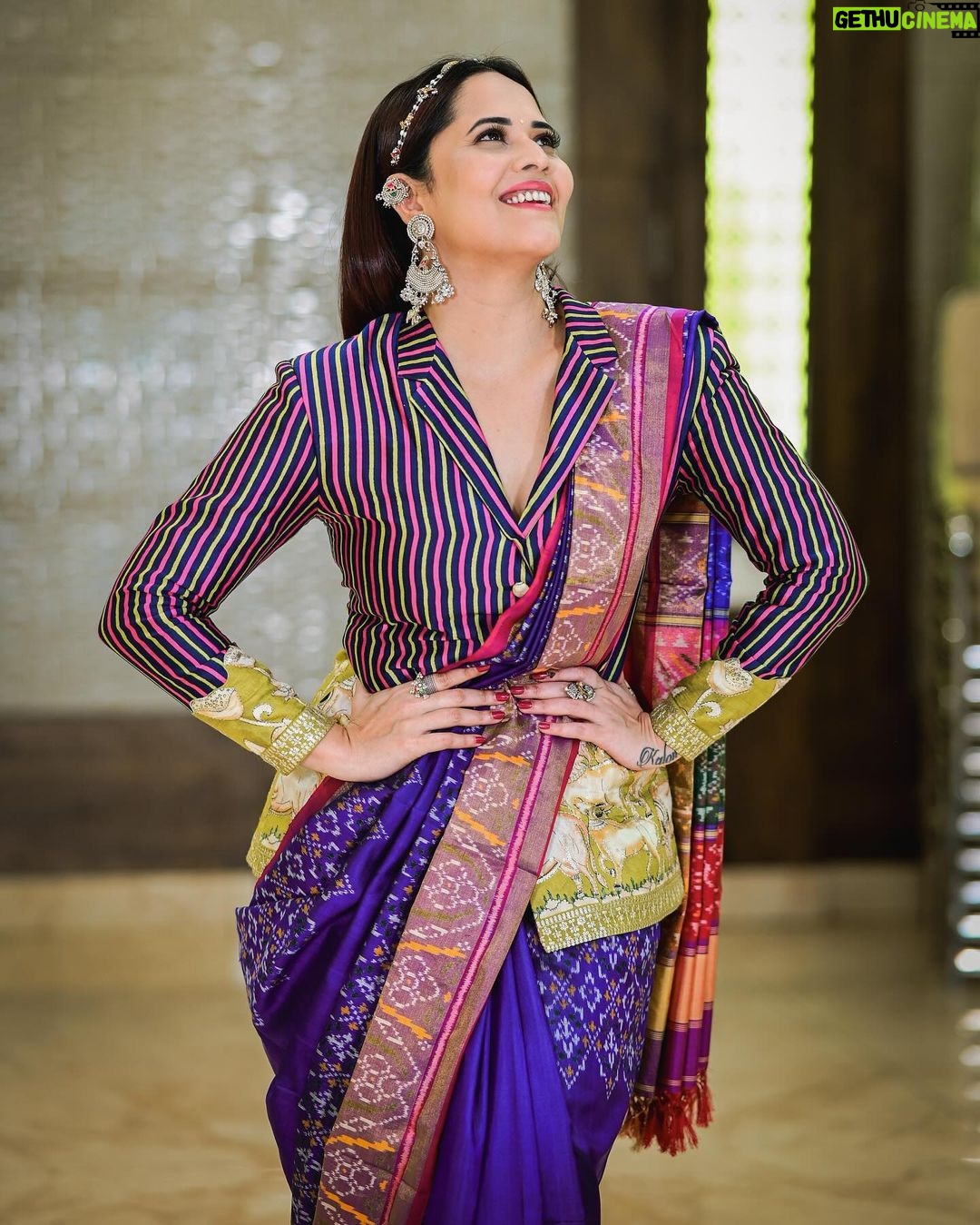 Anasuya Bharadwaj Instagram - ๐จ๐ Blouse design & Styled by @rishi_chowdary ๐ Saree by @cmrshoppingmall ๐ซถ๐ป Blouse @ithiofficial ๐ซฐ๐ป MUA @makeupbysiva ๐ HSA @telusivakrishna ๐ชฎ Jewellery @sheetalzaveribyvithaldas โจ PC: @kasitammisetty ๐ธ Edits: Team @valmikiramuphotography ๐๏ธ Celebrity Management by @kalyansunkara ๐๐ปโโ๏ธ @umediaentartainments