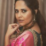Anasuya Bharadwaj Instagram - I am a Wonder Woman.. I wonder where I kept my phone.. I wonder how I put up with so much sh**.. I wonder if people know how lucky they are to have me 😉.. I wonder why there’s so much hatred with such less known.. I wonder if I am still hungry after a 5 course meal.. I wonder why I wonder 🧐💭.. Blouse & Styling @rishi_chowdary 😚 Saree & Jewellery @southindiashopping 🫶🏻
