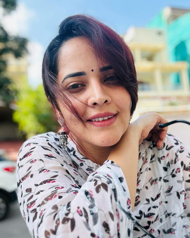 Anasuya Bharadwaj Instagram - The woman I am becoming is costing me people, relationships, spaces and material things.. choosing her over everything! PS: No Regrets. None at all! #ｔｈｏｕｇｈｔｓ 💭 #ABThings 🫶🏻