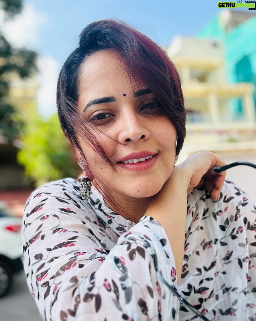 Anasuya Bharadwaj Instagram - The woman I am becoming is costing me people, relationships, spaces and material things.. choosing her over everything! PS: No Regrets. None at all! #ｔｈｏｕｇｈｔｓ 💭 #ABThings 🫶🏻