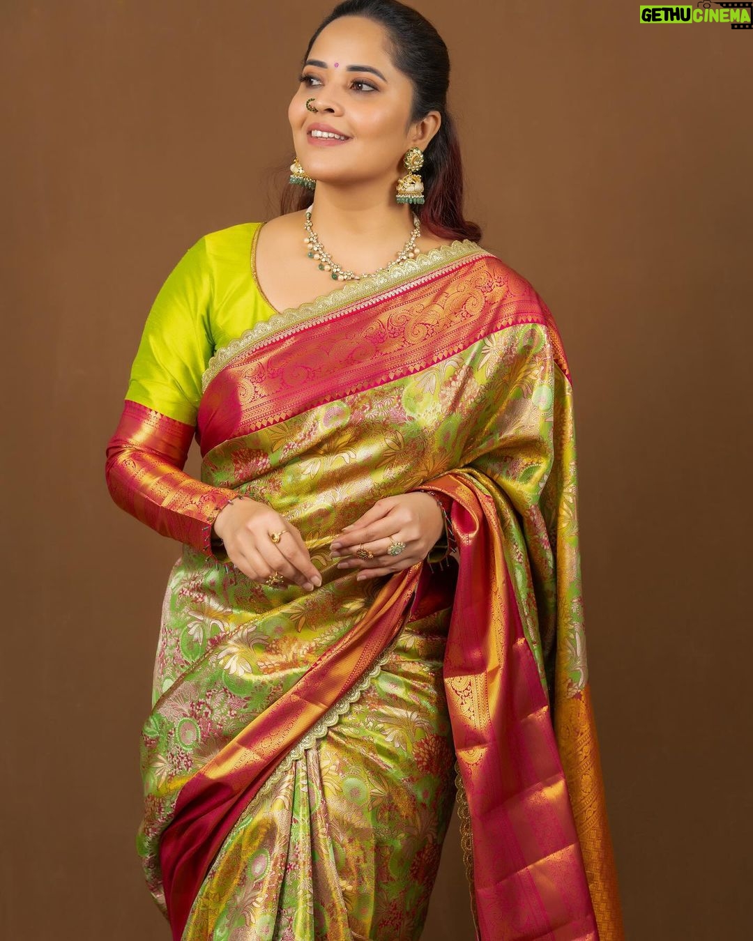 Anasuya Bharadwaj Instagram - Happiness looks gorgeous on you ๐ผ๐งฟ Look design & Styled by @rishi_chowdary ๐งก Saree by @cmrshoppingmall ๐ซถ๐ป Blouse @ithiofficial ๐ซฐ๐ป MUA @makeupbysiva ๐ HSA @telusivakrishna ๐ชฎ Jewellery @ithijewels โจ PC: Team @valmikiramuphotography ๐ธ Celebrity Management by @kalyansunkara ๐๐ปโโ๏ธ @umediaentartainments