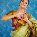 Anasuya Bharadwaj Instagram - Uṅkaḷ aṉaivarukkum aṉpai aṉuppukiṟēṉ 🫶🏻🥰 For Chennai MGR Mall new store launch! @chennaimgrmall 🥻 @rishi_chowdary 🤩 @karnikajewelshyd ✨ @makeupbysiva 💄 @telusivakrishna 🪮 @valmikiramuphotography 🎨 @kalyansunkara 🙎🏻‍♂️ @umediaentartainments 📝
