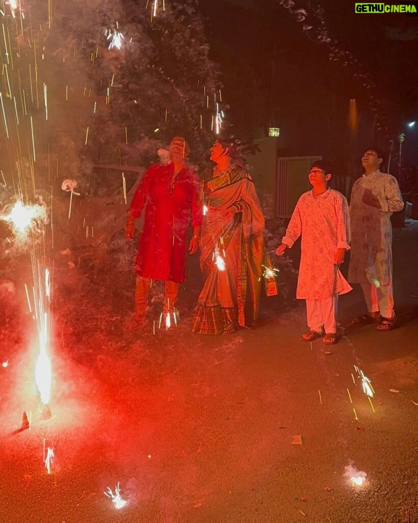 Anasuya Bharadwaj Instagram - Love. Lights. Happiness. ♾️❤️🪔✨🧿 #Diwali2023 🪔✨