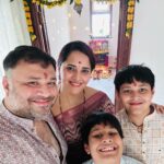 Anasuya Bharadwaj Instagram - దీపావళి శుభాకాంక్షలు 🪔✨🙏🏻 दीवाली कि शुभकामनाएँ 🪔✨🙏🏻 Happy Diwali 🪔✨🙏🏻 From Ours to yours 🙏🏻❤️ #Diwali2023 🪔✨