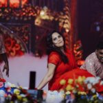 Anasuya Bharadwaj Instagram - అస్సలేంగుర్తుకురాదు నా కన్నులముందు నువ్వు ఉండగా అస్సలేంతోచదునాకు ఓ నిమిషంకూడా నిన్ను చూడక 🎶🎵 ❤️‍🔥 PS: Sorry 😣 couldn’t find the song here on Instagram to add 🙇🏻‍♀️