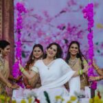 Anasuya Bharadwaj Instagram - సిరిమల్లె పువ్వా సిరిమల్లె పువ్వా చిన్నారి చిలకమ్మా నా వాడు ఎవరె నా తోడు ఎవరే ఎన్నాళ్లకోస్తాడే 🎵🎶 🌸🌼🤍