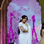 Anasuya Bharadwaj Instagram - సిరిమల్లె పువ్వా సిరిమల్లె పువ్వా చిన్నారి చిలకమ్మా నా వాడు ఎవరె నా తోడు ఎవరే ఎన్నాళ్లకోస్తాడే 🎵🎶 🌸🌼🤍