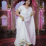 Anasuya Bharadwaj Instagram - సిరిమల్లె పువ్వా సిరిమల్లె పువ్వా చిన్నారి చిలకమ్మా నా వాడు ఎవరె నా తోడు ఎవరే ఎన్నాళ్లకోస్తాడే 🎵🎶 🌸🌼🤍