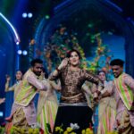 Anasuya Bharadwaj Instagram - గోదారి గట్టుంది గట్టుమీనా చెట్టుంది చెట్టు కొమ్మన పిట్టుంది పిట్ట మనసులో ఏముంది హోఓఓ హోఓఓ హోఓఓఓ హోయ్! 🎶🎵🏝️🐦‍⬛
