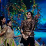 Anasuya Bharadwaj Instagram - గోదారి గట్టుంది గట్టుమీనా చెట్టుంది చెట్టు కొమ్మన పిట్టుంది పిట్ట మనసులో ఏముంది హోఓఓ హోఓఓ హోఓఓఓ హోయ్! 🎶🎵🏝️🐦‍⬛
