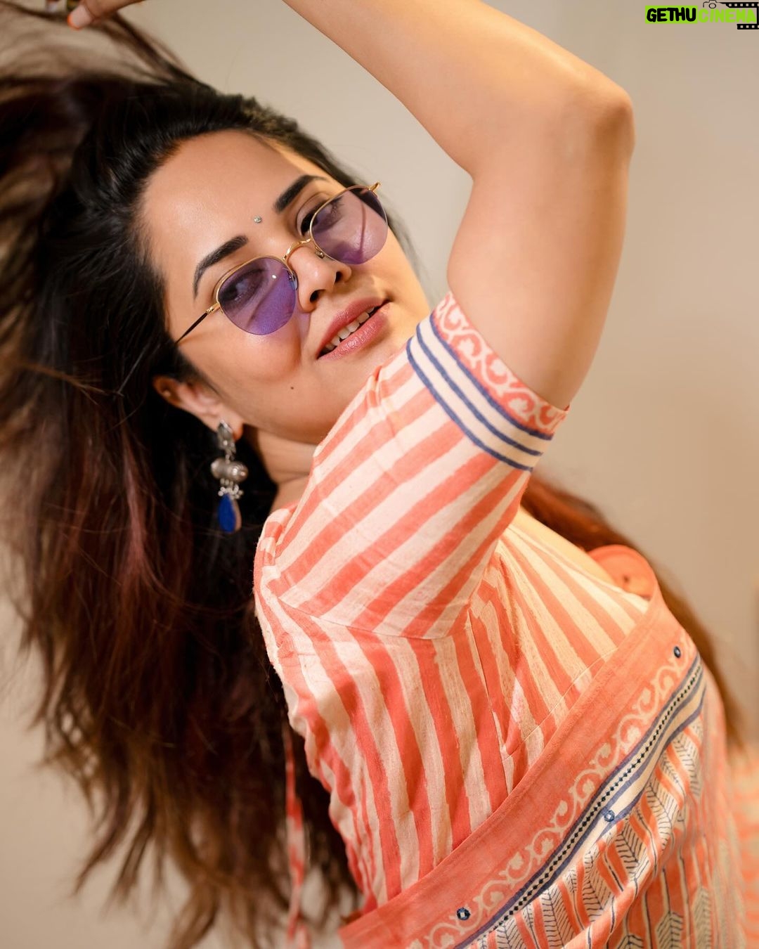 Anasuya Bharadwaj Instagram - “ Her Messy hair a visible attribute of her Stubborn spirit. As she shakes it free, she smiles knowing wild is her favourite color. “ 🐎 - J. iron word. Blouse @sreemukhi.mekala MUA @makeupbysiva HSA @telusivakrishna PC: @valmikiramuphotography