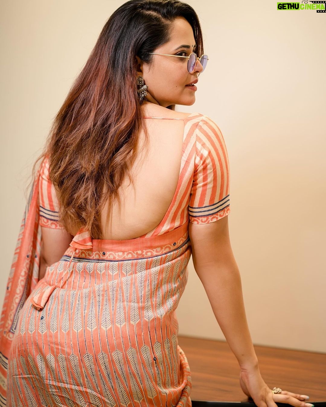 Anasuya Bharadwaj Instagram - “ Her Messy hair a visible attribute of her Stubborn spirit. As she shakes it free, she smiles knowing wild is her favourite color. “ 🐎 - J. iron word. Blouse @sreemukhi.mekala MUA @makeupbysiva HSA @telusivakrishna PC: @valmikiramuphotography