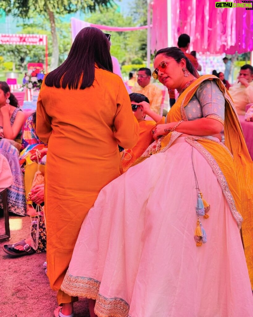 Anasuya Bharadwaj Instagram - 🌼🌸🌺💛🩵🧿 #DevarKiShaadi