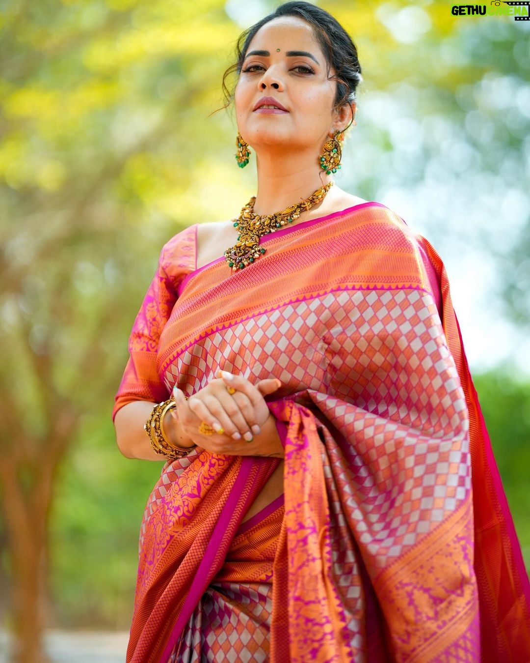 Anasuya Bharadwaj Instagram - P.S : Don’t forget to choose being happy over everything 🩷🤗 Blouse design and Styling @rishi_chowdary Blouse @ithiofficial Saree @aakrutijammalamadugu Accessories @bcos_its_silver MUA @makeupbysiva HSA @telusivakrishna PC @siva_sai_photography_kadapa Celebrity management @kalyansunkara @umediaentartainments