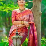Anasuya Bharadwaj Instagram - P.S : Don’t forget to choose being happy over everything 🩷🤗 Blouse design and Styling @rishi_chowdary Blouse @ithiofficial Saree @aakrutijammalamadugu Accessories @bcos_its_silver MUA @makeupbysiva HSA @telusivakrishna PC @siva_sai_photography_kadapa Celebrity management @kalyansunkara @umediaentartainments