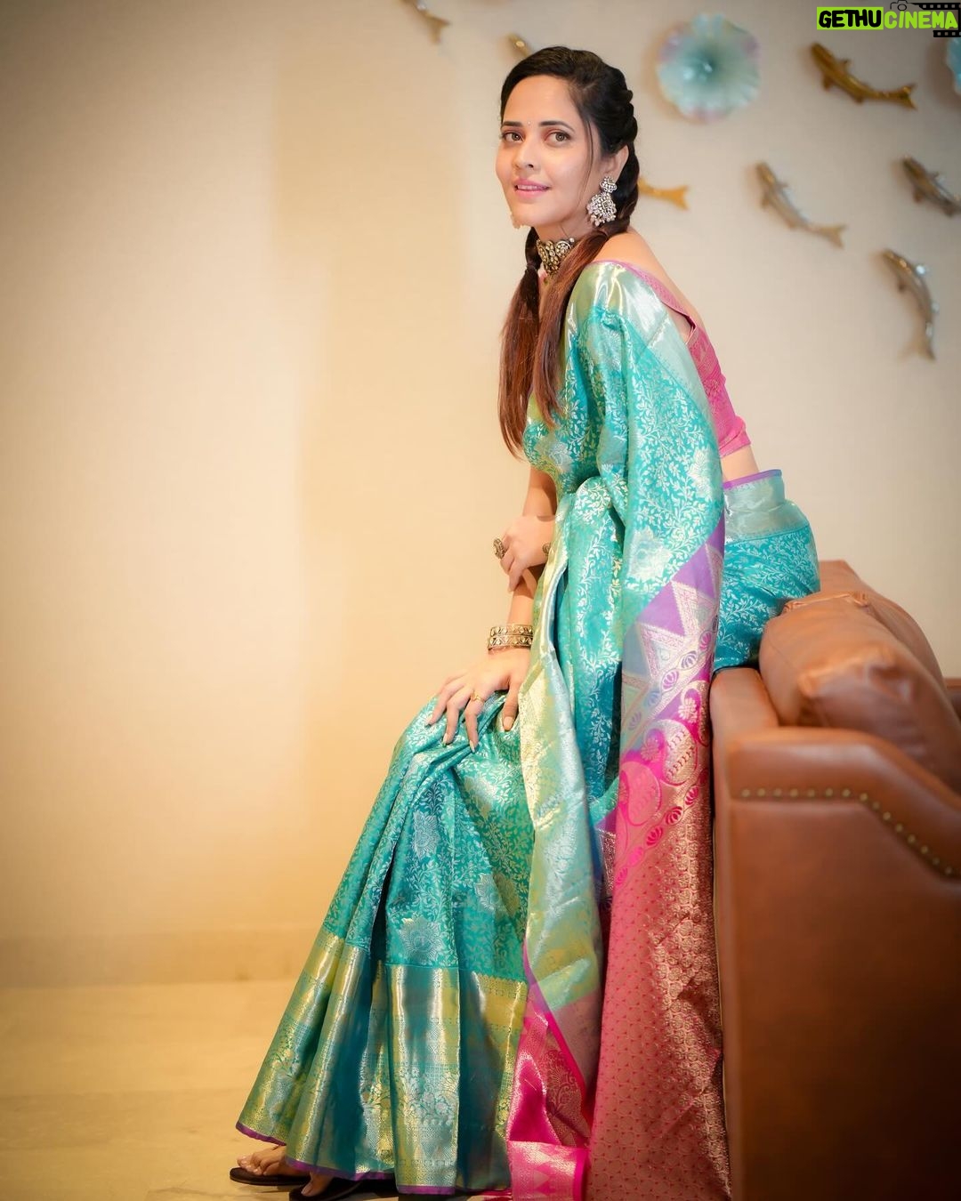 Anasuya Bharadwaj Instagram - .. But then see.. I am still a 👧🏻 at ❤️ 🫠🥰 Blouse design and Styling @rishi_chowdary Blouse @ithiofficial Saree @aakruti_shoppingmall Accessories @bcos_its_silver MUA @makeupbysiva HSA @telusivakrishna PC @delight_photography_official Celebrity management @kalyansunkara @umediaentartainments