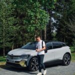 Ander Herrera Instagram - Siempre juntos, Renault Megane E-Tech 100% eléctrico. ✌️🌳 #renaultgaursa #renaulution #meganeelectriclife #grupogaursa