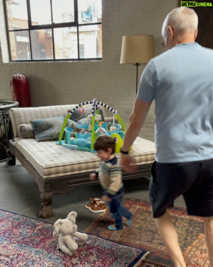Anderson Cooper - 266.1K Likes - Didn’t realize @bravoandy caught this on video until he posted it earlier today. I love the way his son, Ben, runs.
