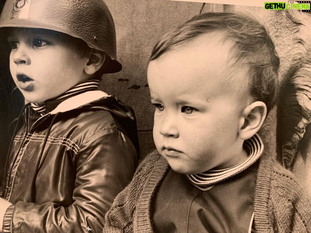 Anderson Cooper Instagram - I had a weird shaped head as a child. Actually, I still do. And yes, my brother is wearing a costume. No, it wasn’t halloween. We wore costumes every day. #veryrelatablechildhood