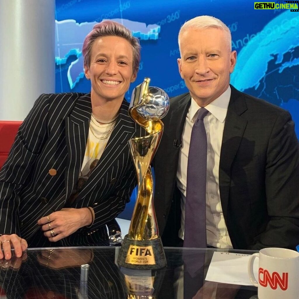 Anderson Cooper Instagram - Wow, really fun and fascinating talking with @mrapinoe! Really enjoyed it! Check out the full interview at cnn.com
