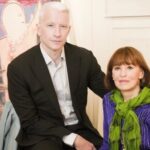 Anderson Cooper Instagram - I’ve slowly been going through boxes of photos and files. My mom kept every note, every letter she ever received. It is sad going through everything, but also brings back many amazing memories. Happy birthday mom, you will always be in my heart. @gloriavanderbilt @gloriavanderbiltstudio