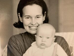 Anderson Cooper Instagram - I’ve slowly been going through boxes of photos and files. My mom kept every note, every letter she ever received. It is sad going through everything, but also brings back many amazing memories. Happy birthday mom, you will always be in my heart. @gloriavanderbilt @gloriavanderbiltstudio